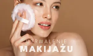 Kobieta delikatnie poprawia makijaż pudrową puszką. Poznaj sekret, jak utrwalić makijaż na długie godziny.