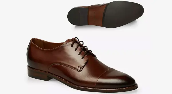 Eleganckie, brązowe półbuty męskie z zaokrąglonym noskiem i ozdobnym przeszyciem. Idealne, by dopełnić stylizację z garniturem.