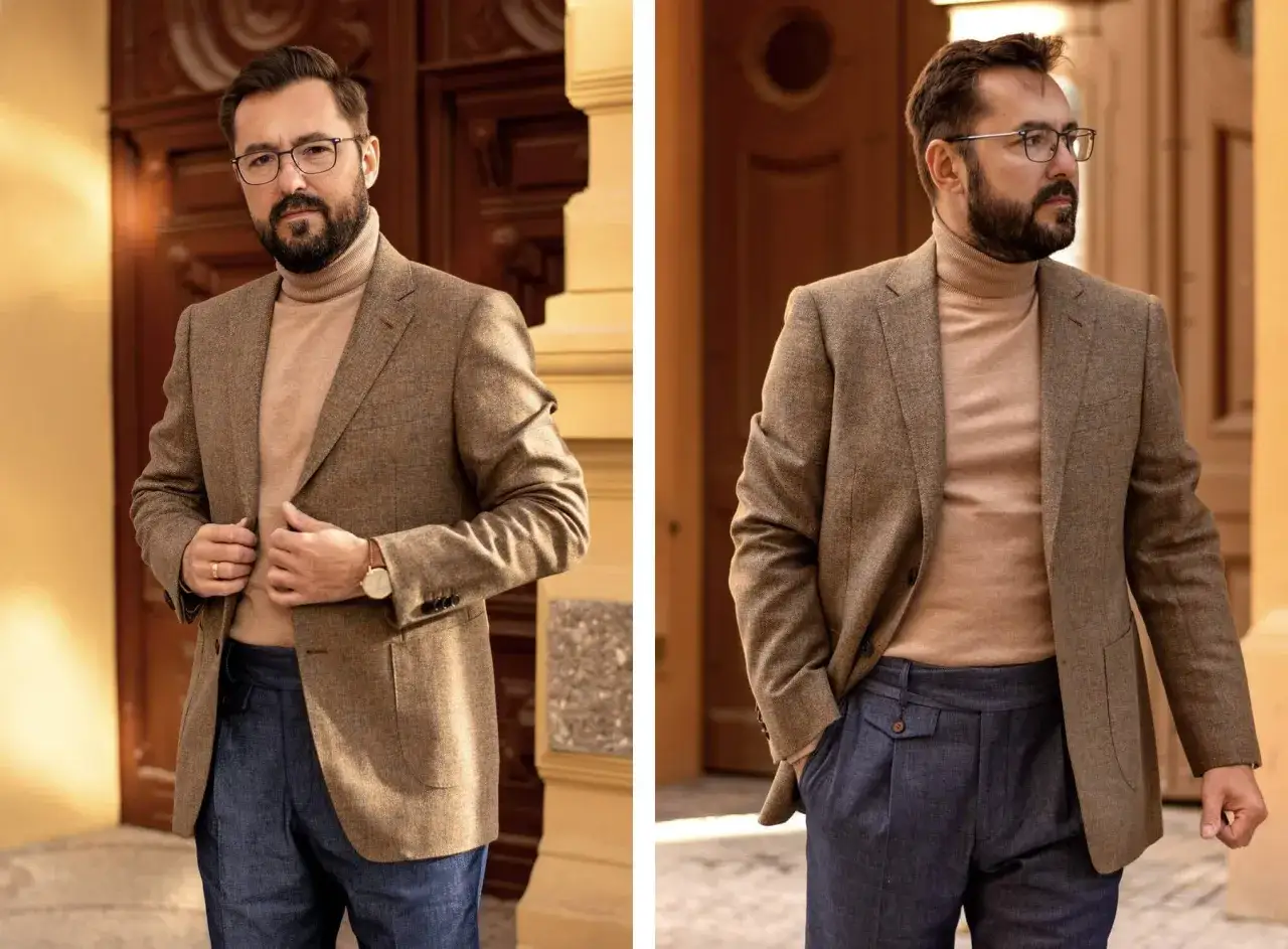 Eleganckie stylizacje z golfem: mężczyzna w beżowym golfie, brązowej marynarce w kratę i granatowych spodniach.